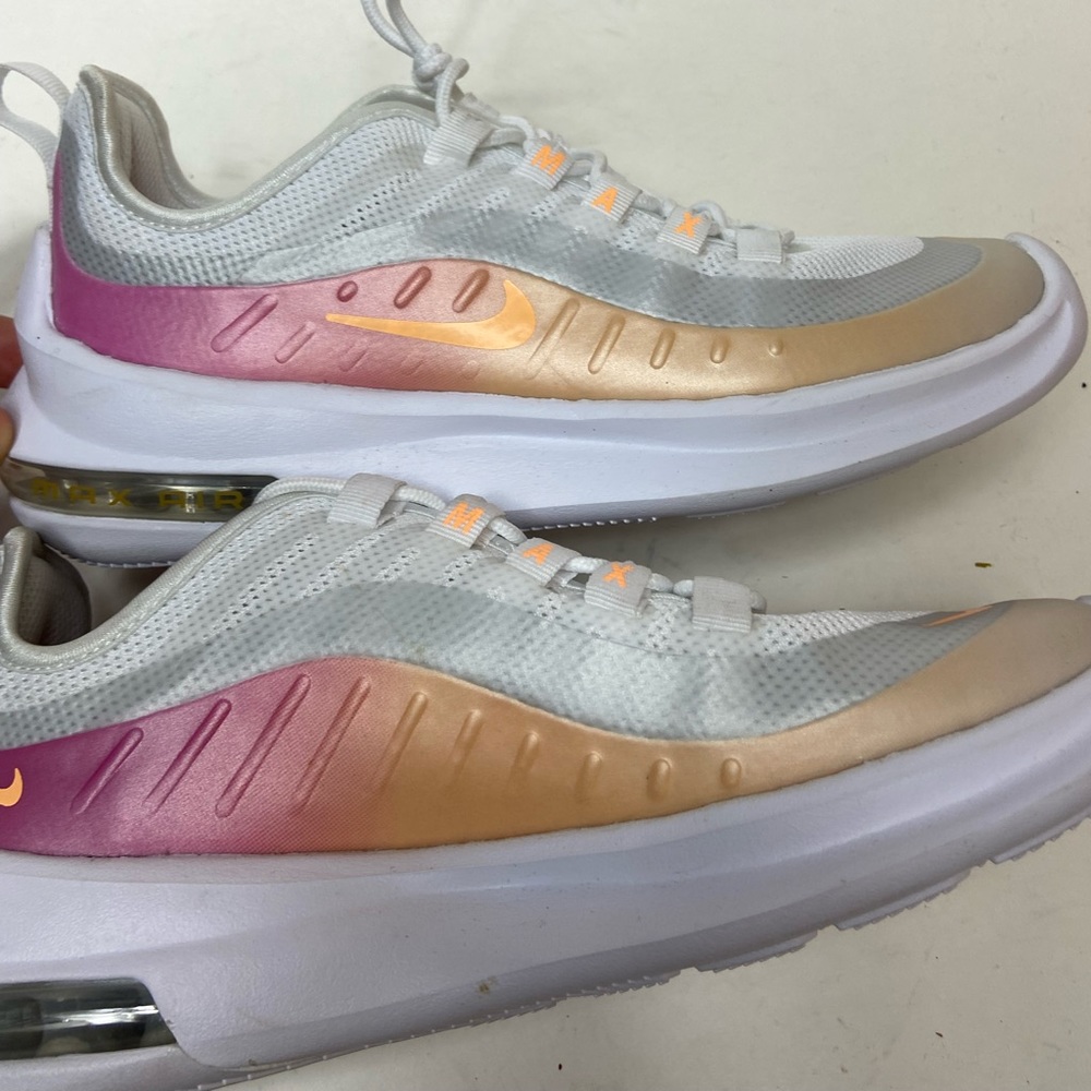 Nike wmns air max axis prem “melon tint” size 6